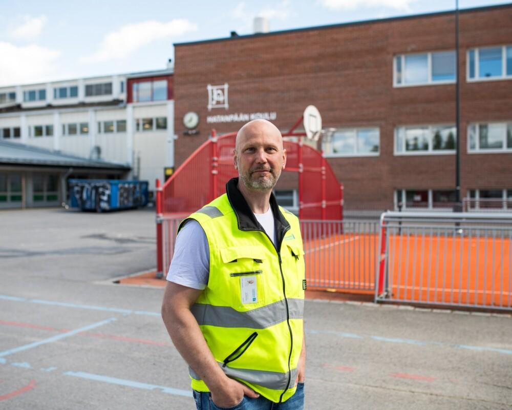 Tiiliverhottua päärakennusta ei ulkoisesti juuri muuteta. ”Kaupunkikuva pyritään säilyttämään sellaisena kuin on", hankeinsinööri Jani Boström sanoo